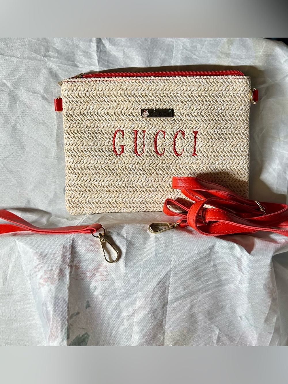 Gucci Natural Straw Tote with Red Embroidered Logo GWP/ Novelty Gift NWT - Picture 2 of 9